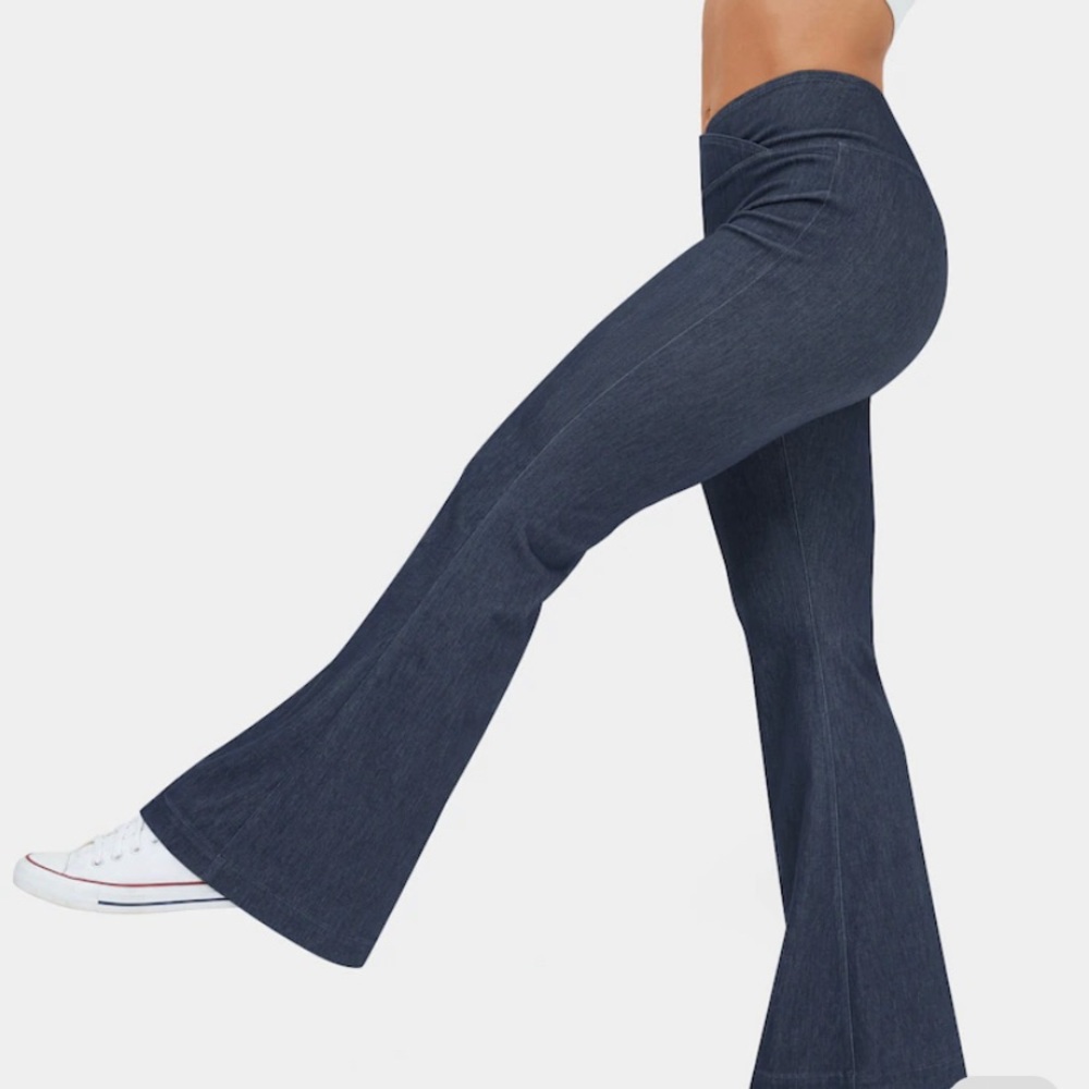 NEW with TAGS High Waisted Crossover Stretchy Knit Denim Flare Pants Size Large